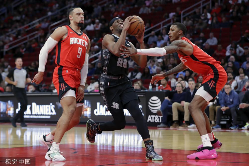 的表现充满 的表现充满